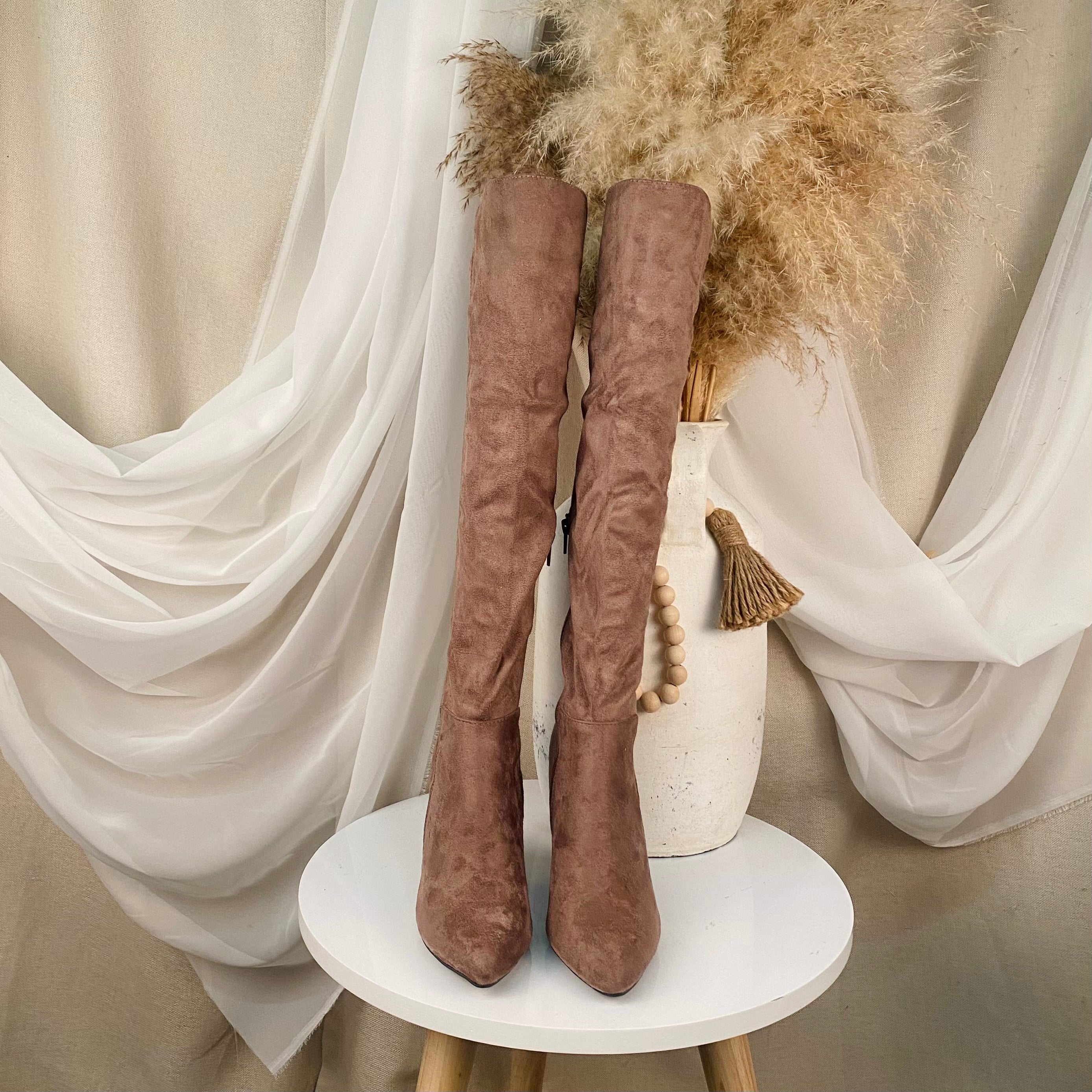 Leslie Suede Boots (Taupe)