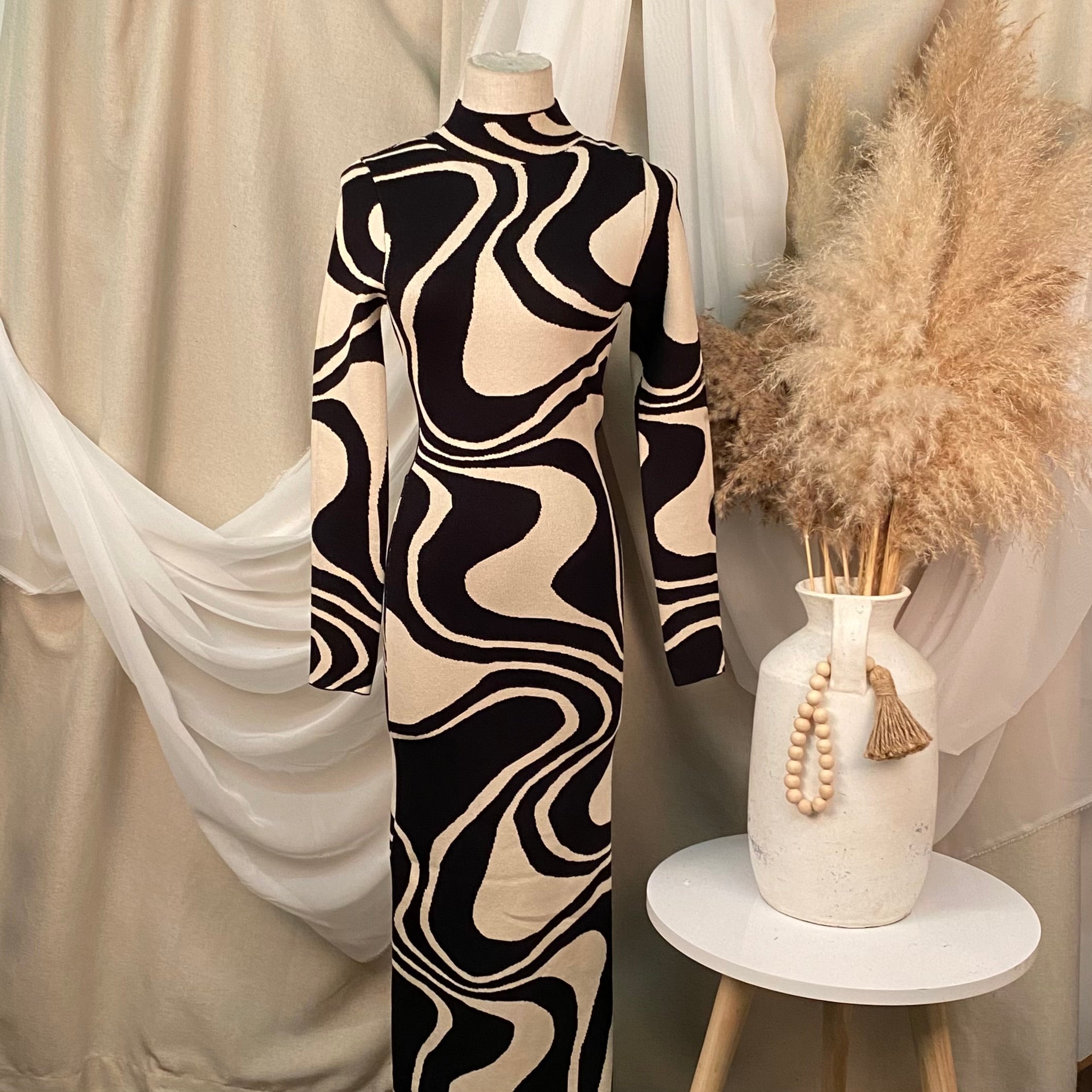 Steve Long Dress (Black)