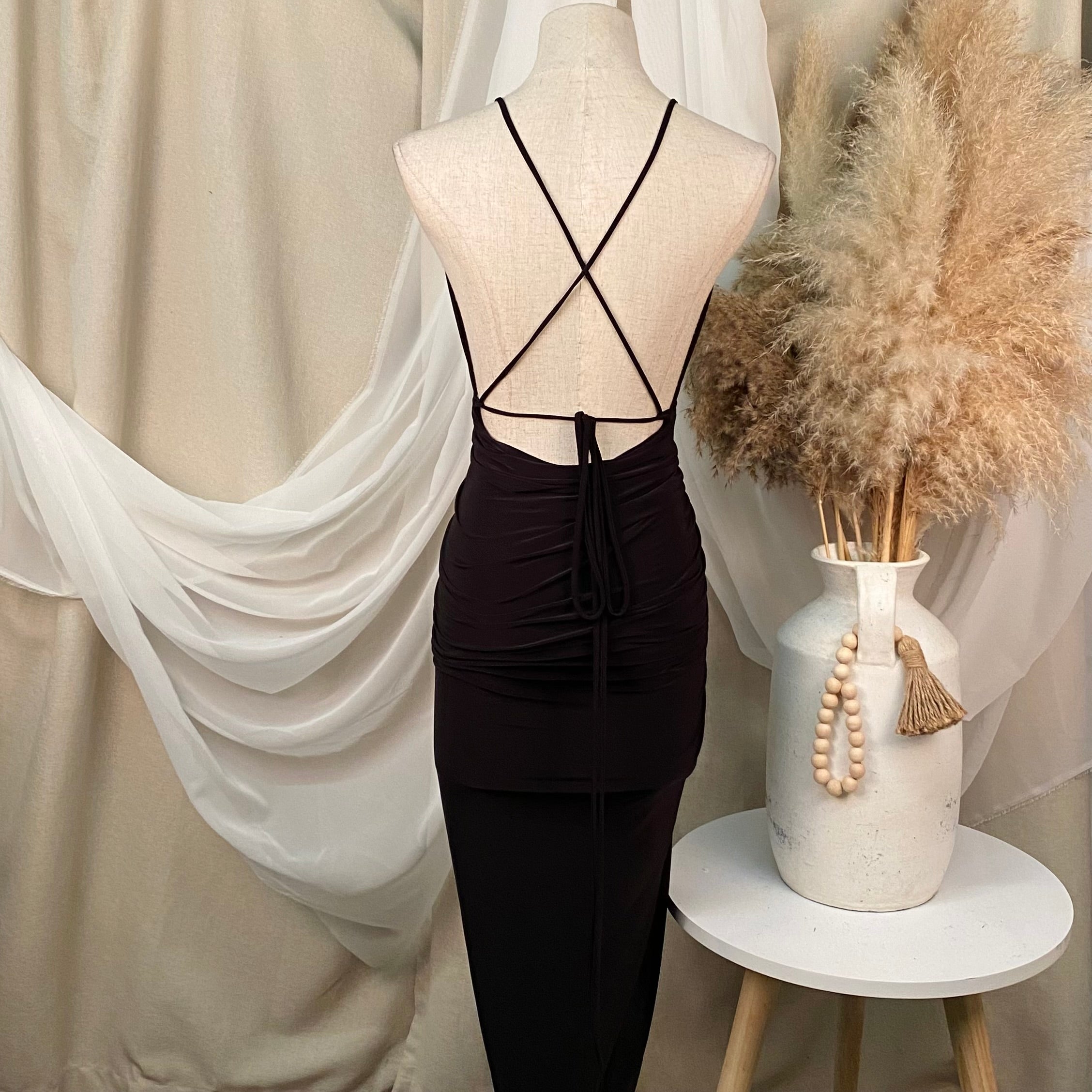 Vivan Halter Dress (Black)