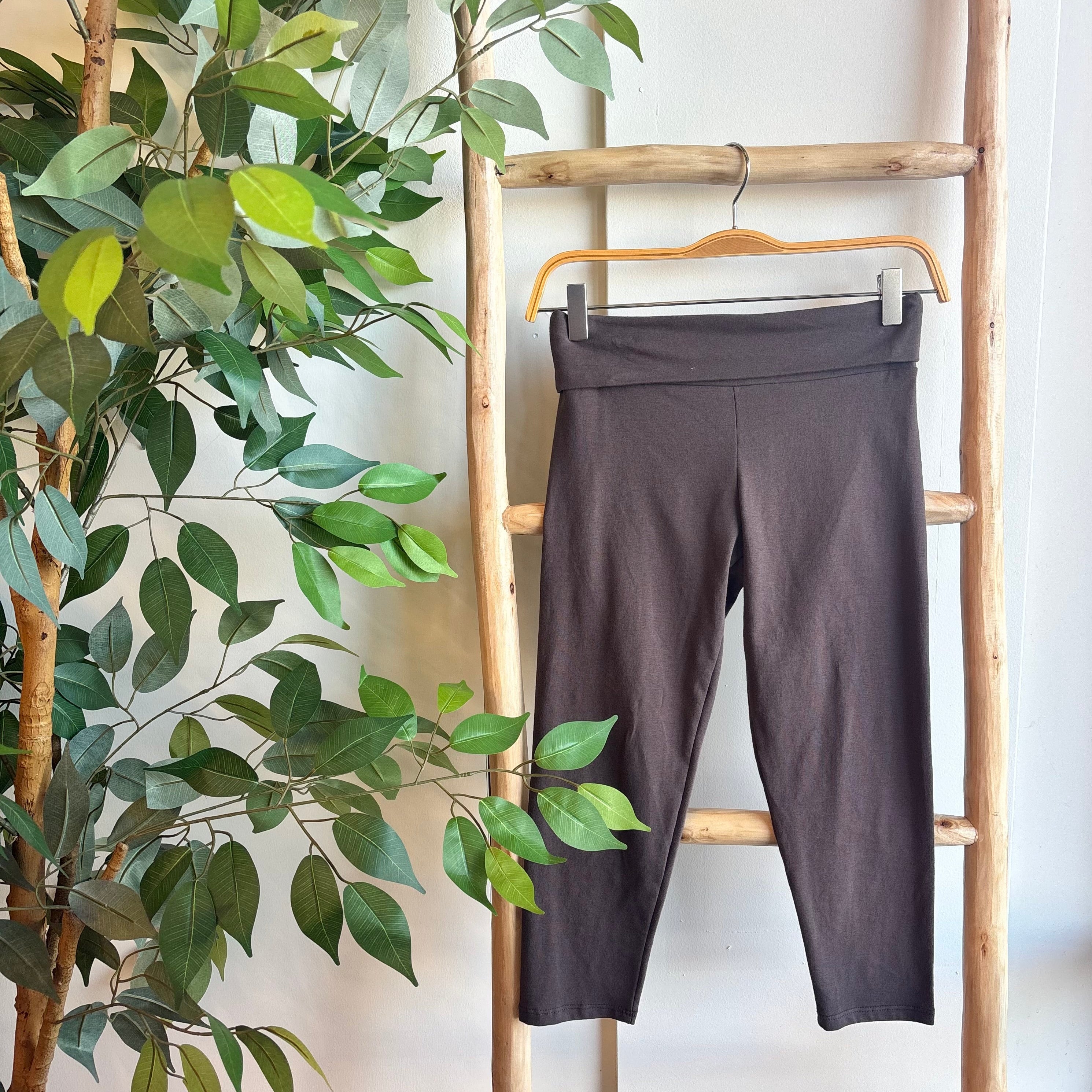 Hana Capri Leggings (Brown)