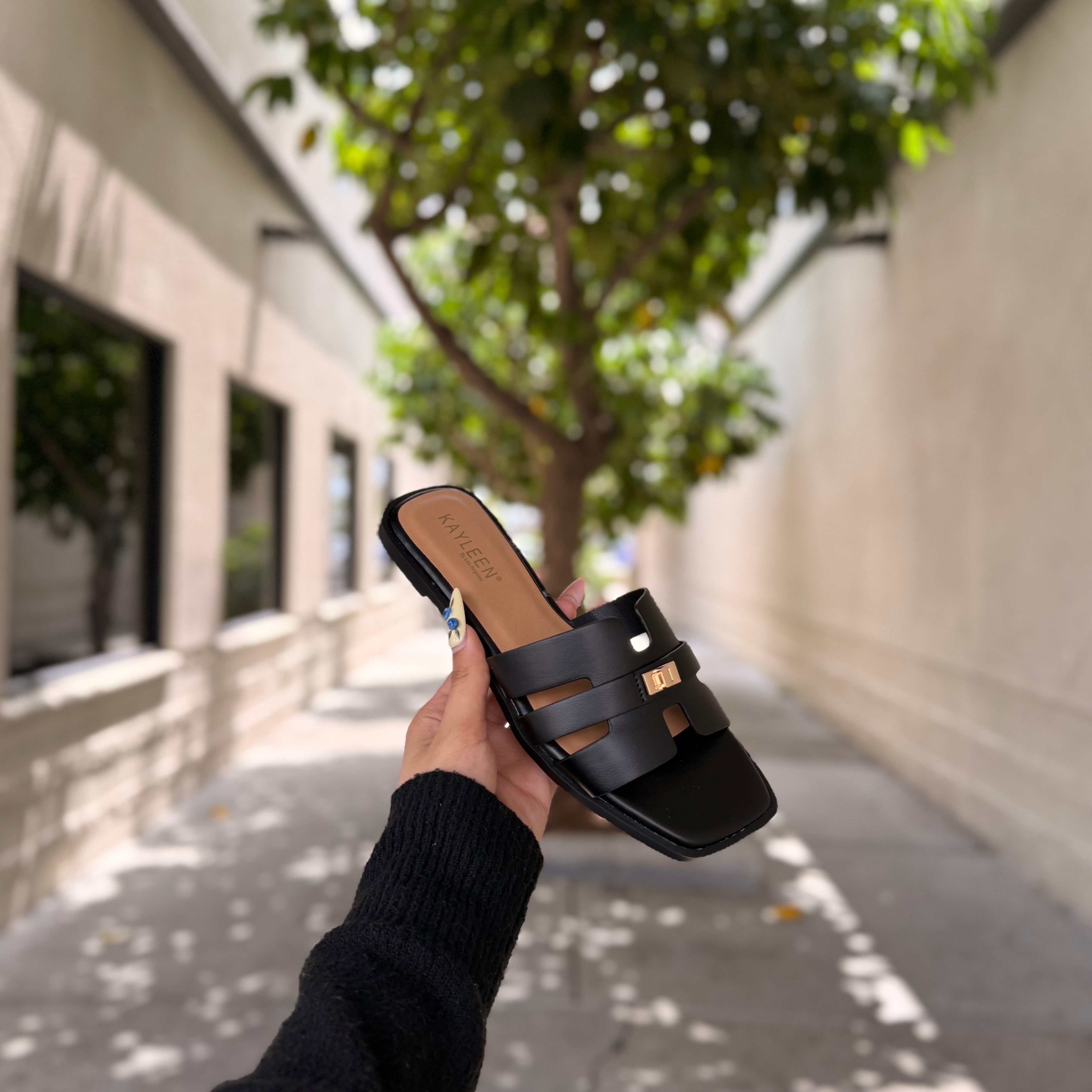Aubrey Sandals (Black)