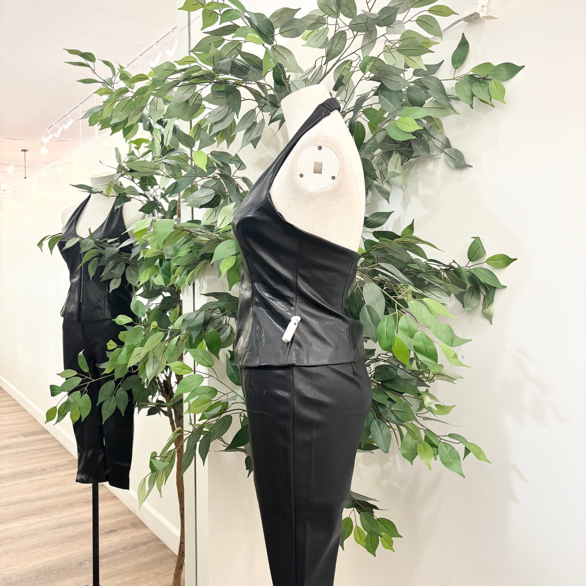 Italia Capri Pants (Black)