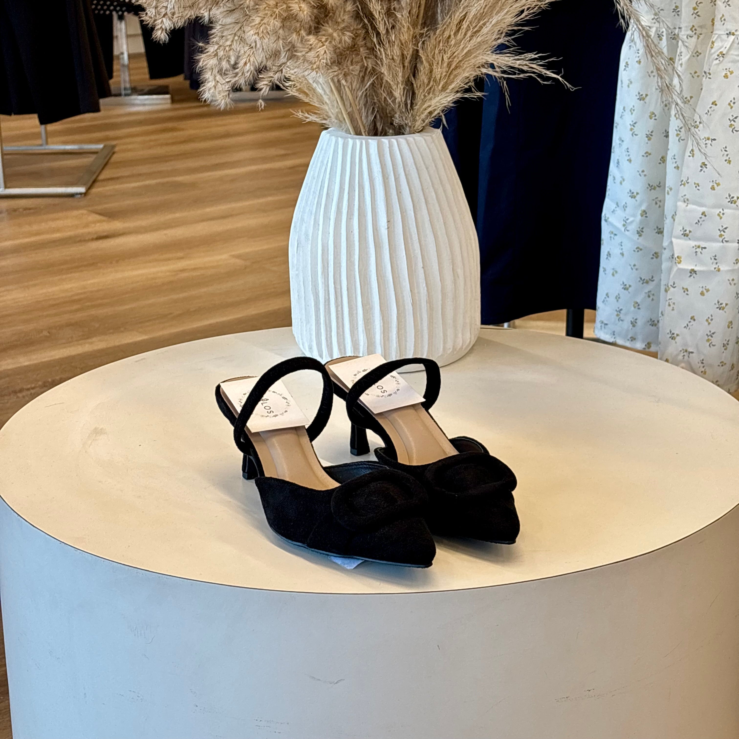 Ezra Heels (Black)