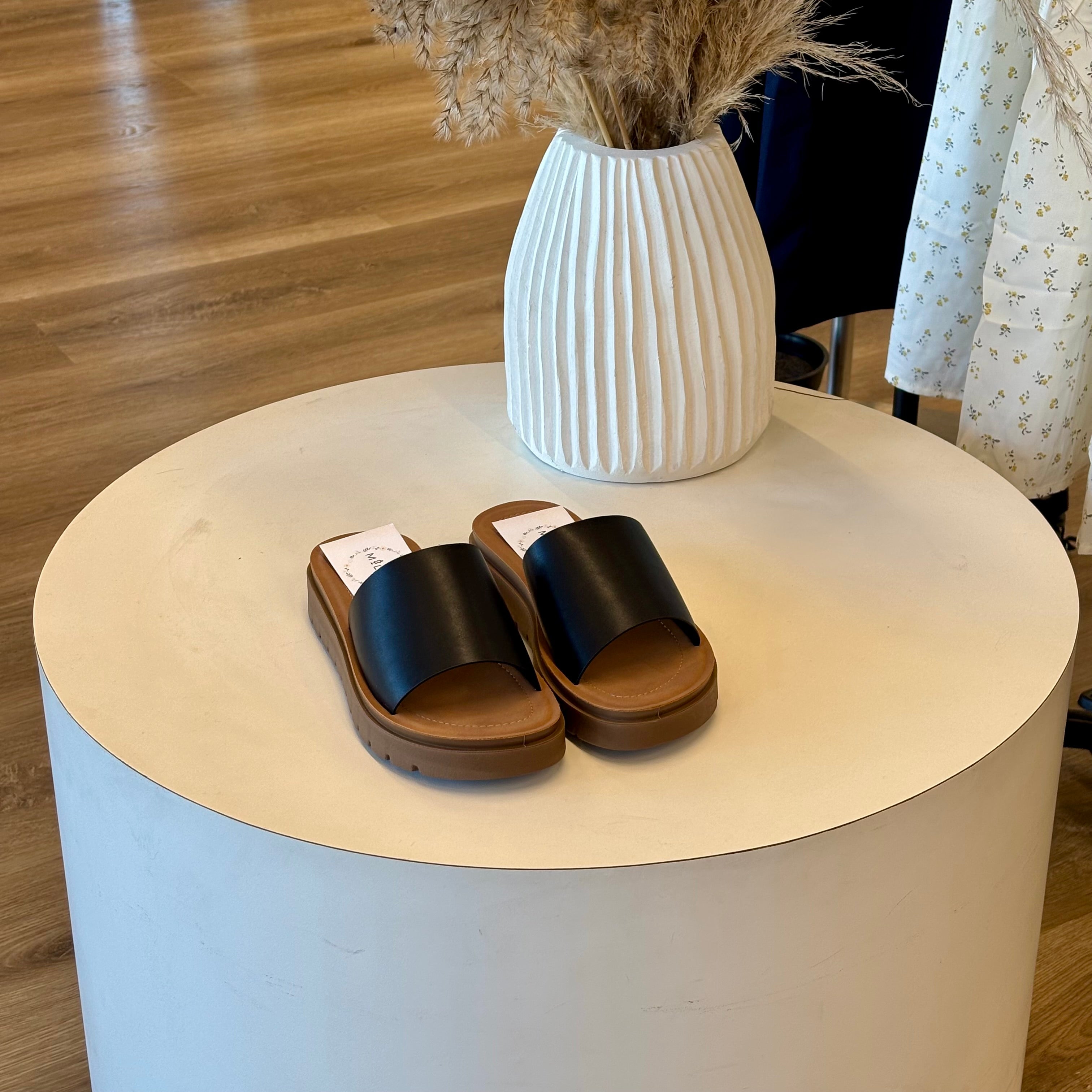 Daisy Sandals (Black)