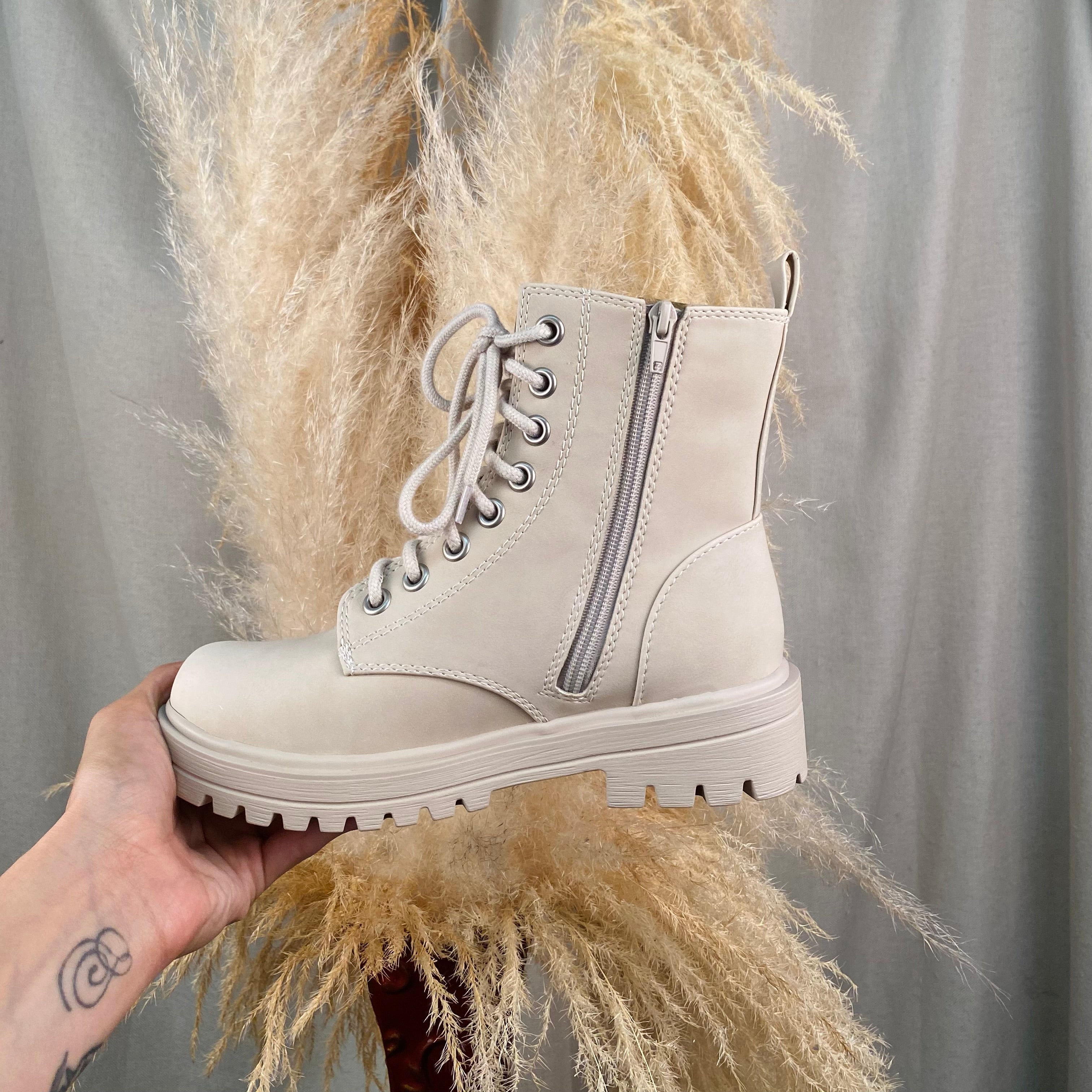 Marcus Combat Boots (Beige)