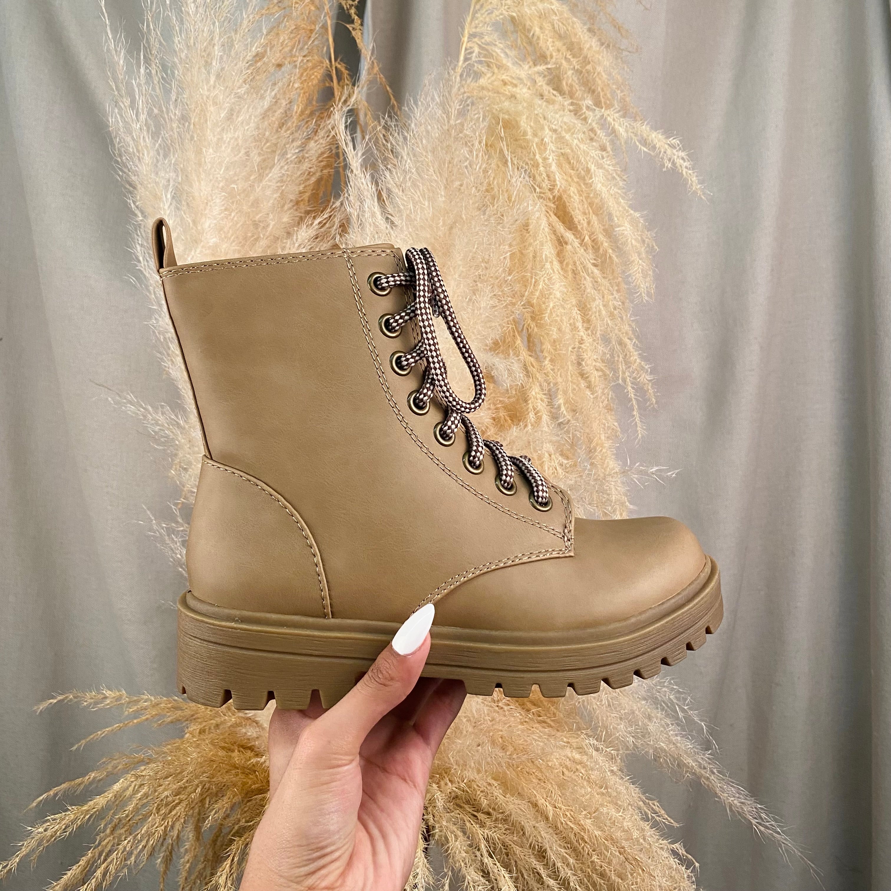 Marcus Combat Boots (Camel)