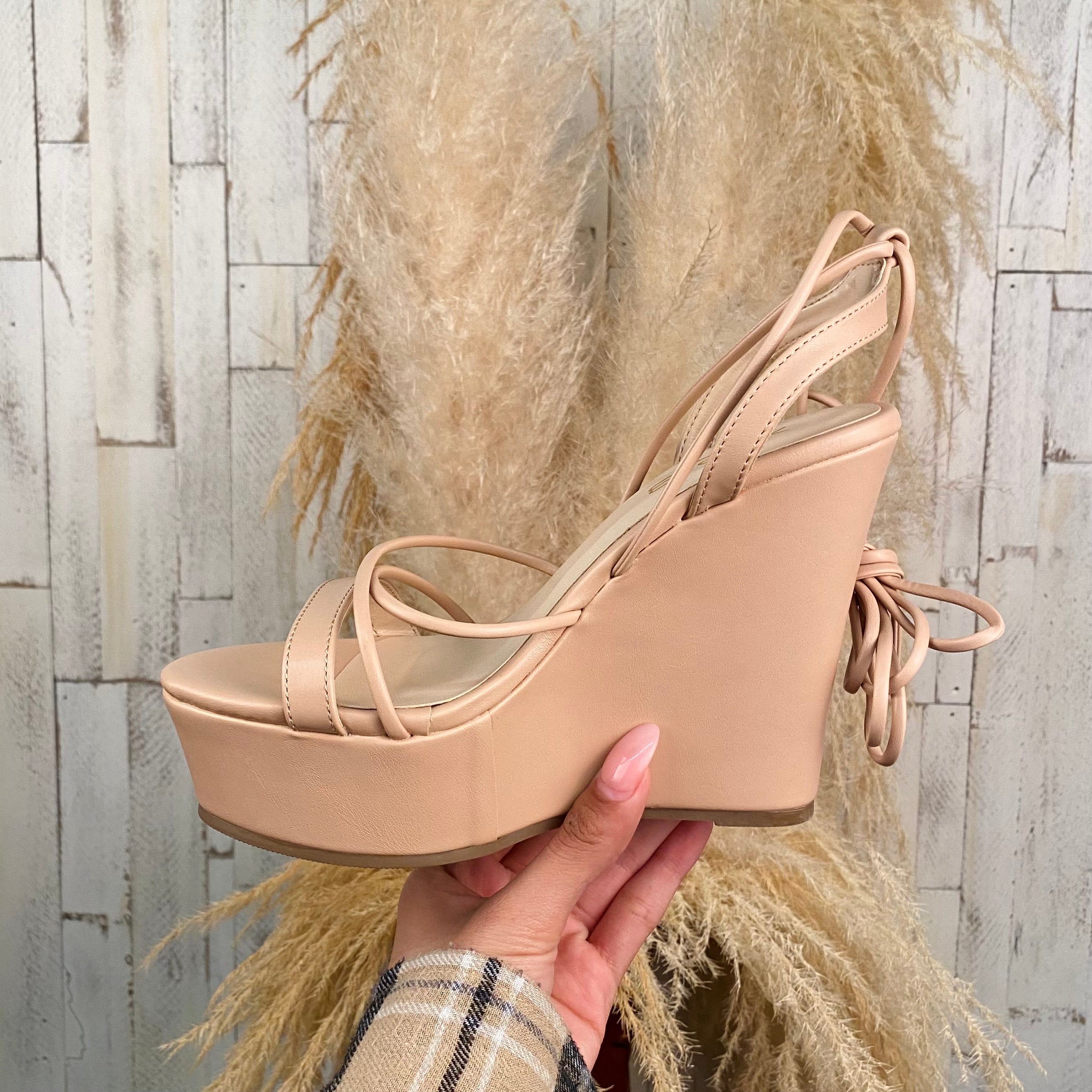 Lucey Wedges (Nude)