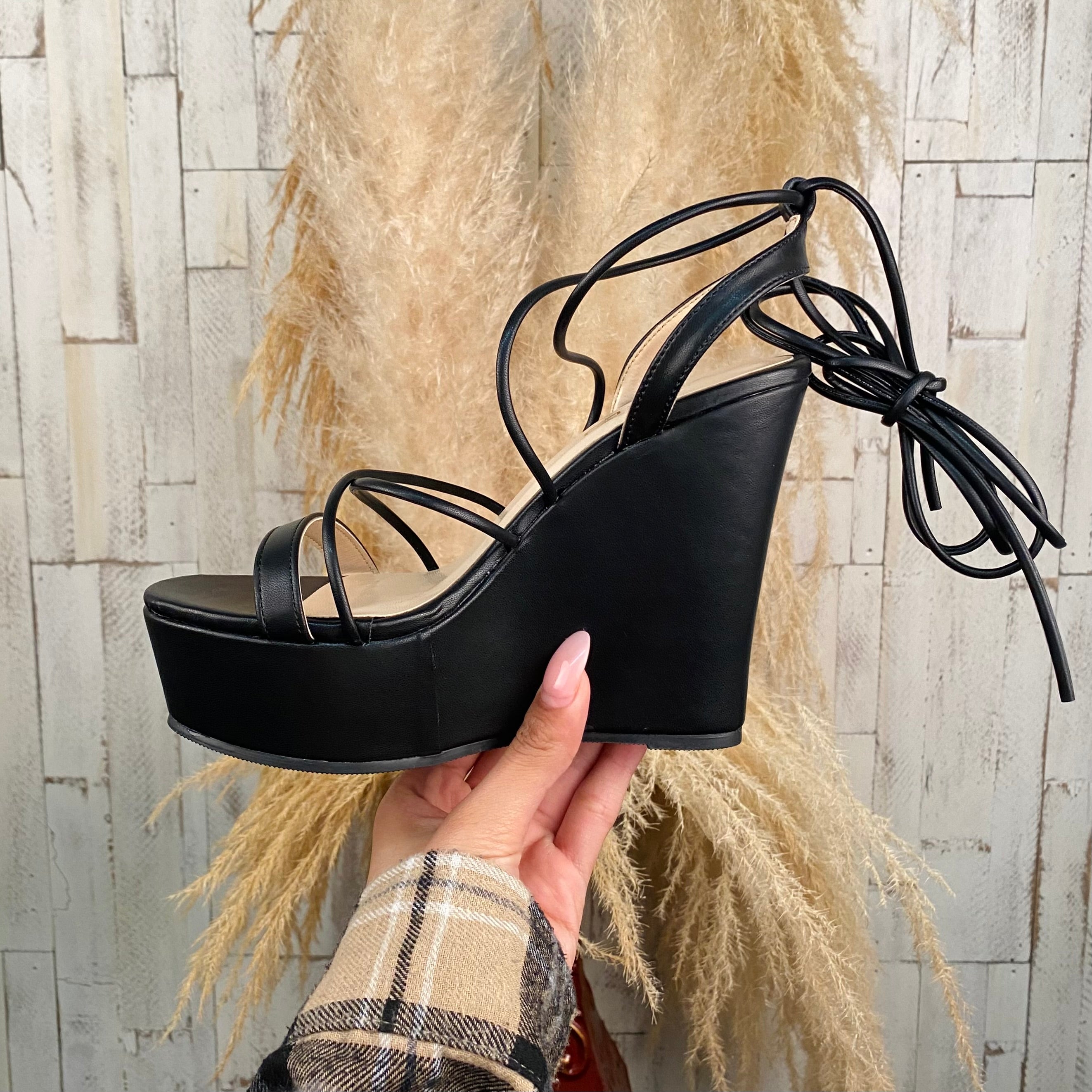 Lucey Wedges (Black)