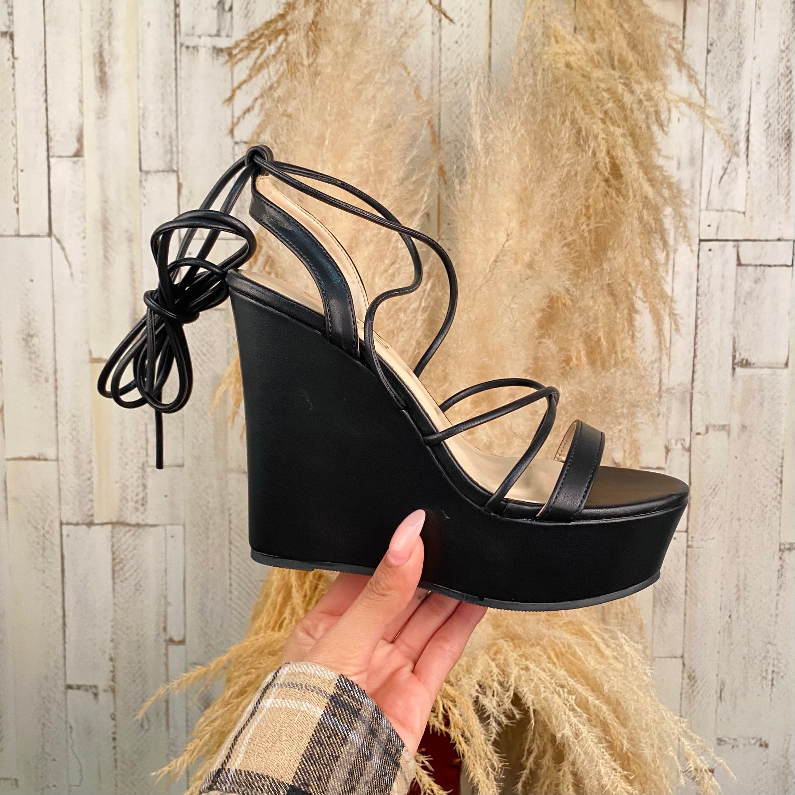 Lucey Wedges (Black)