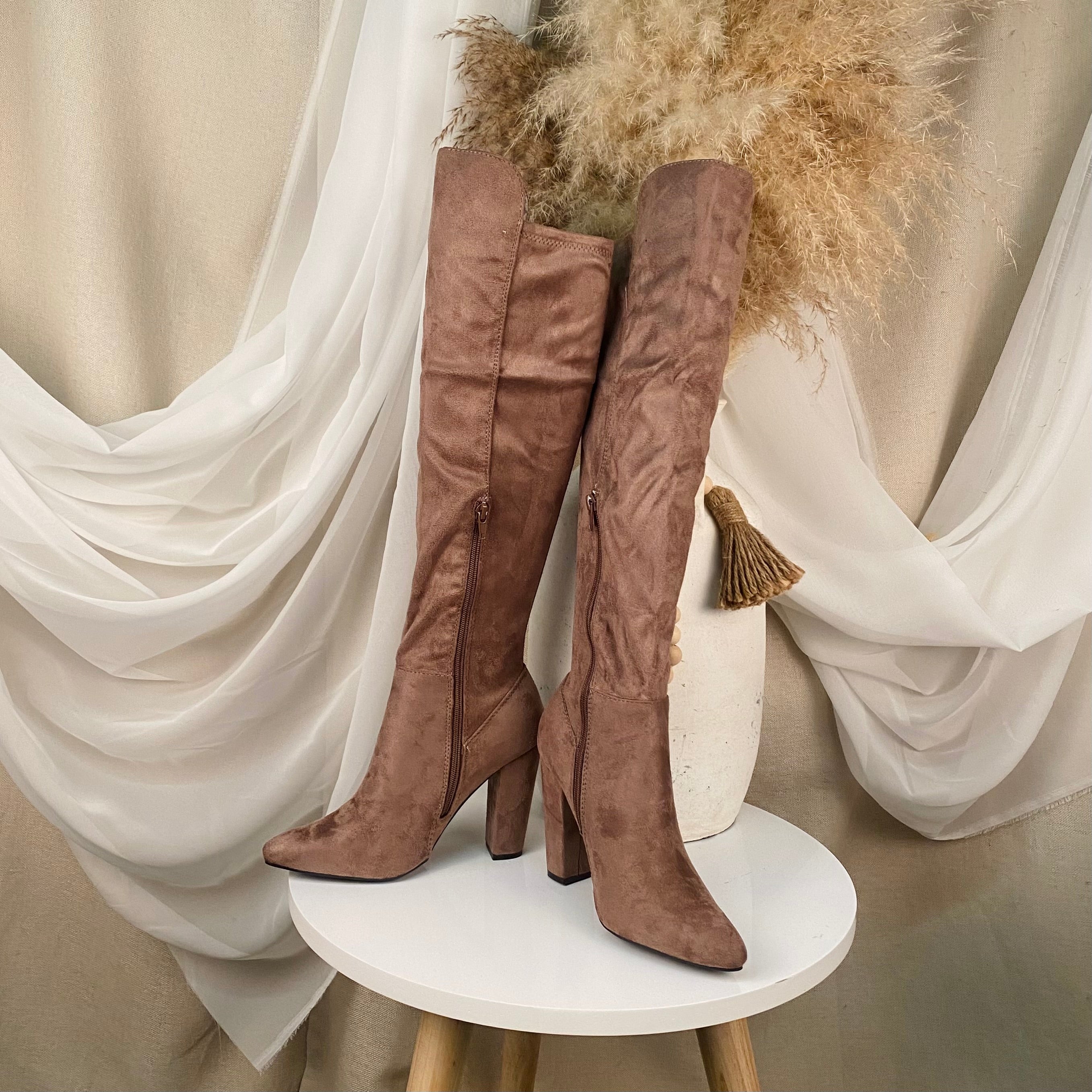 Leslie Suede Boots (Taupe)