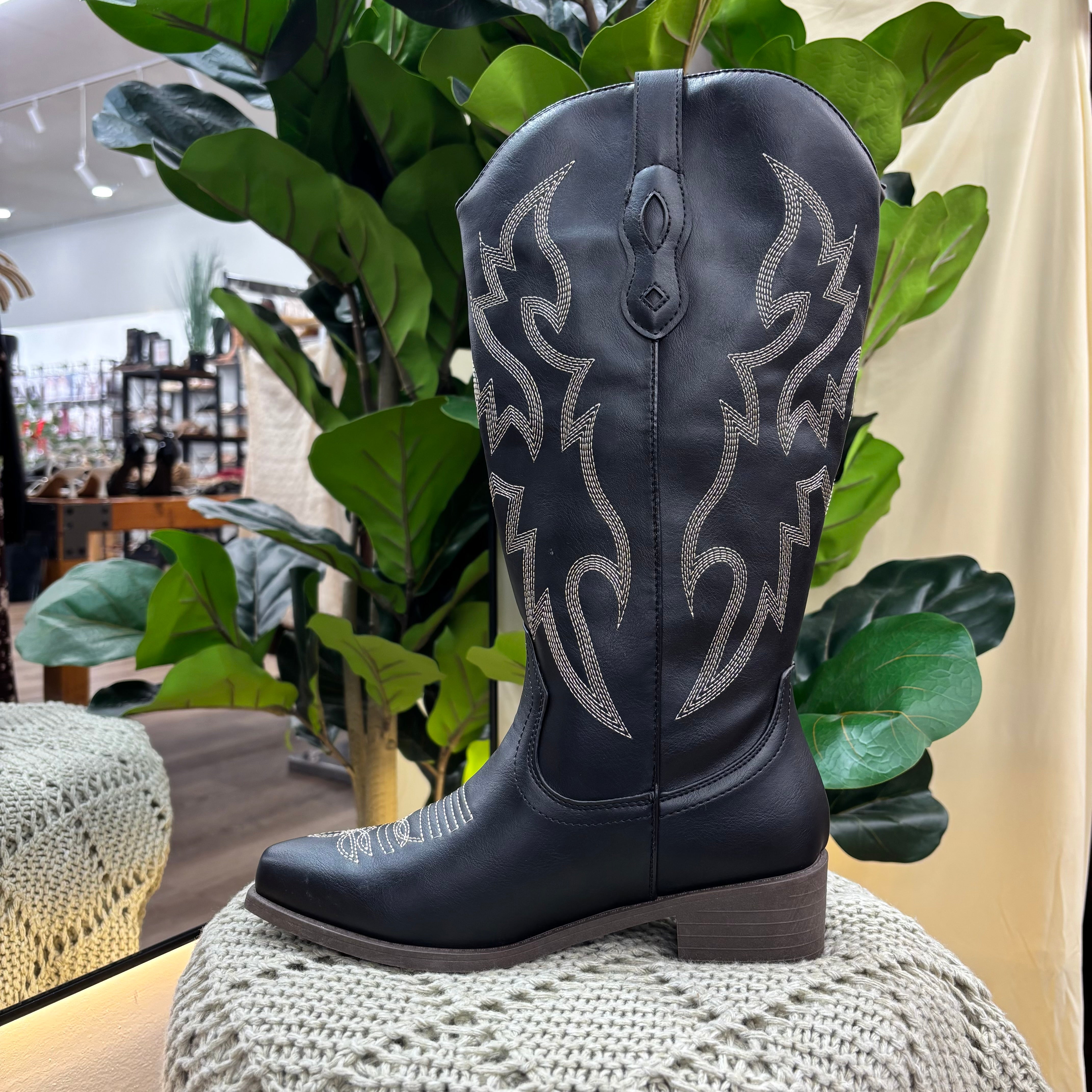 Skylar Boots (B Beige)