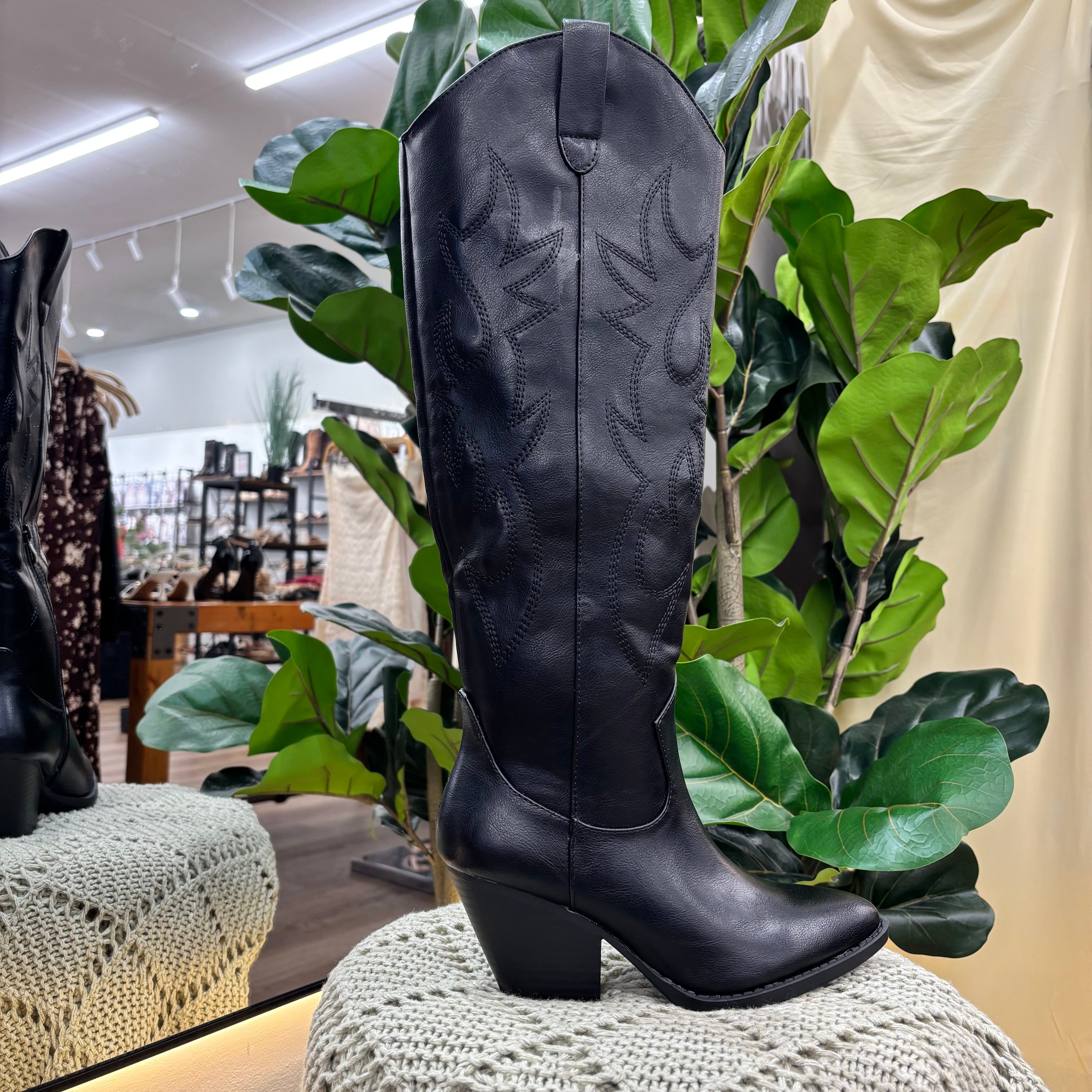 Vivianna Boots (Black)
