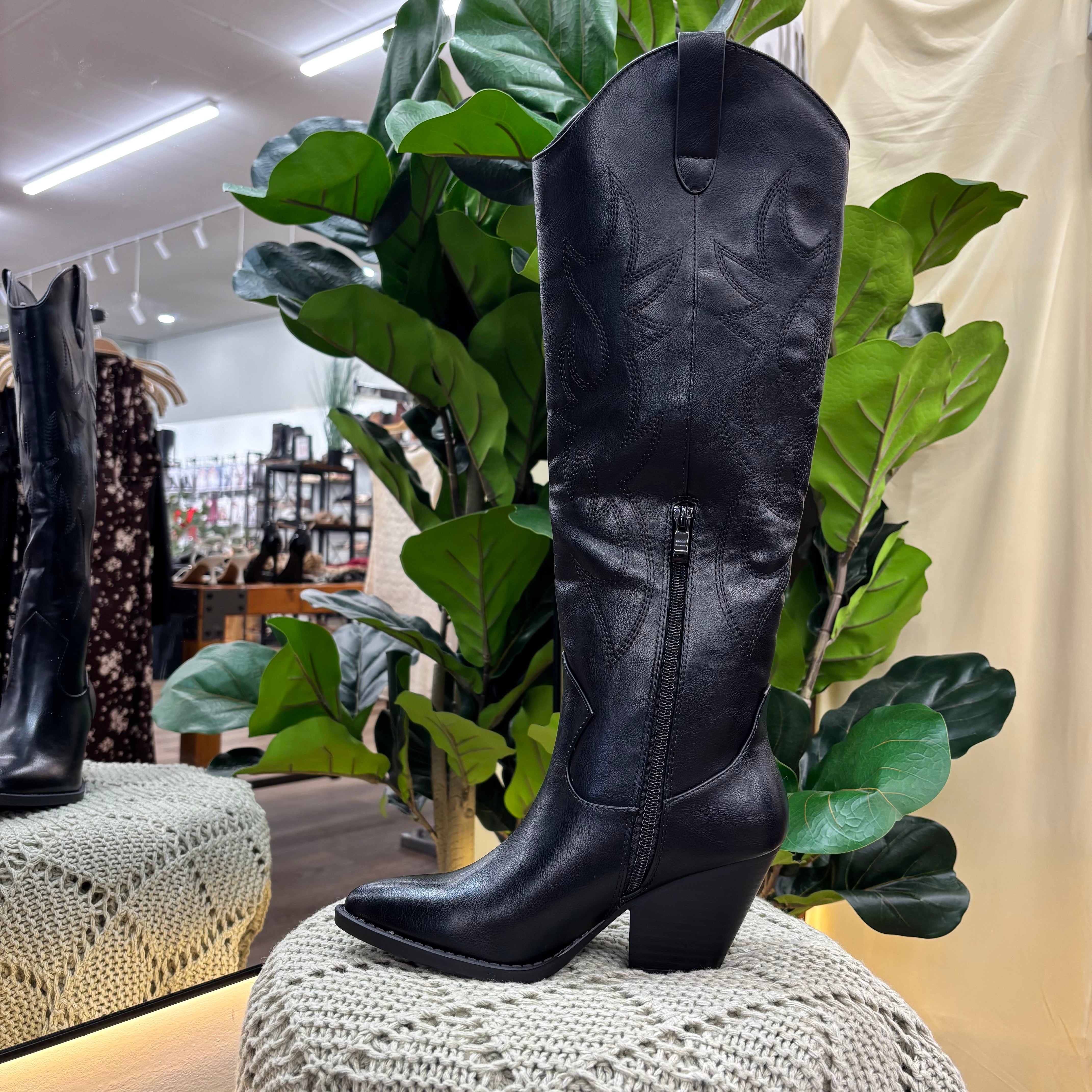 Vivianna Boots (Black)
