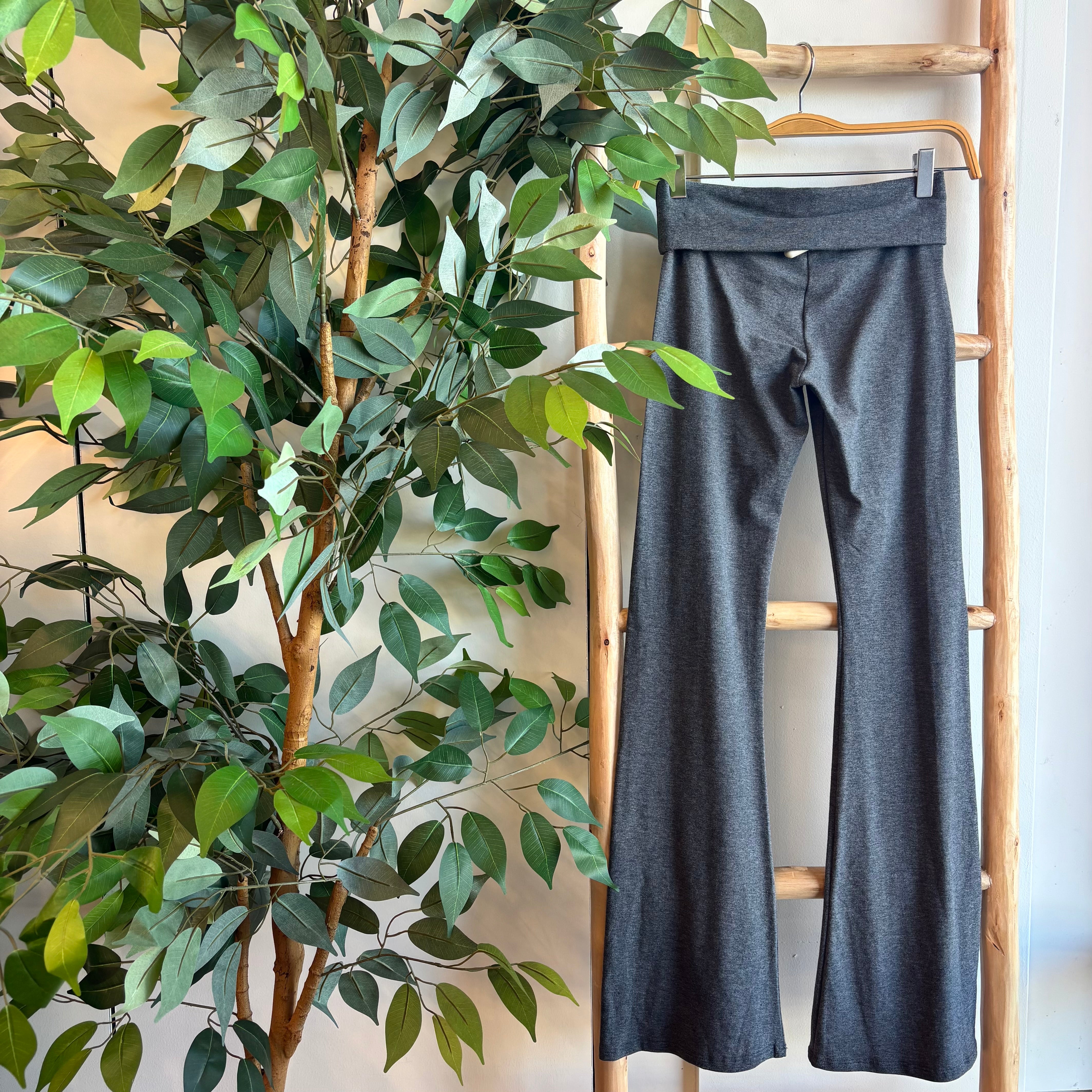 Bailey Flare Leggings (Charcoal)