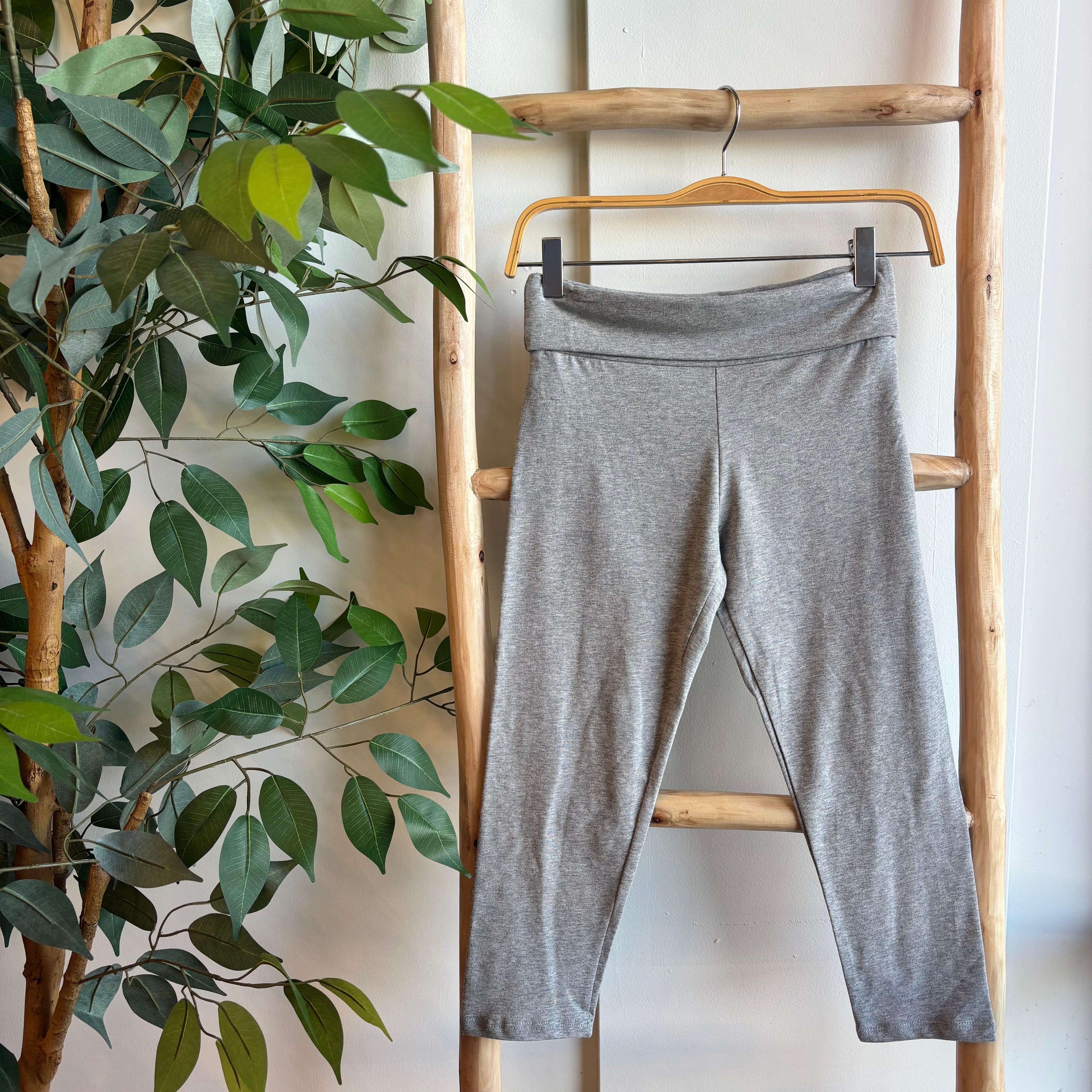 Hana Capri Leggings (H Grey)
