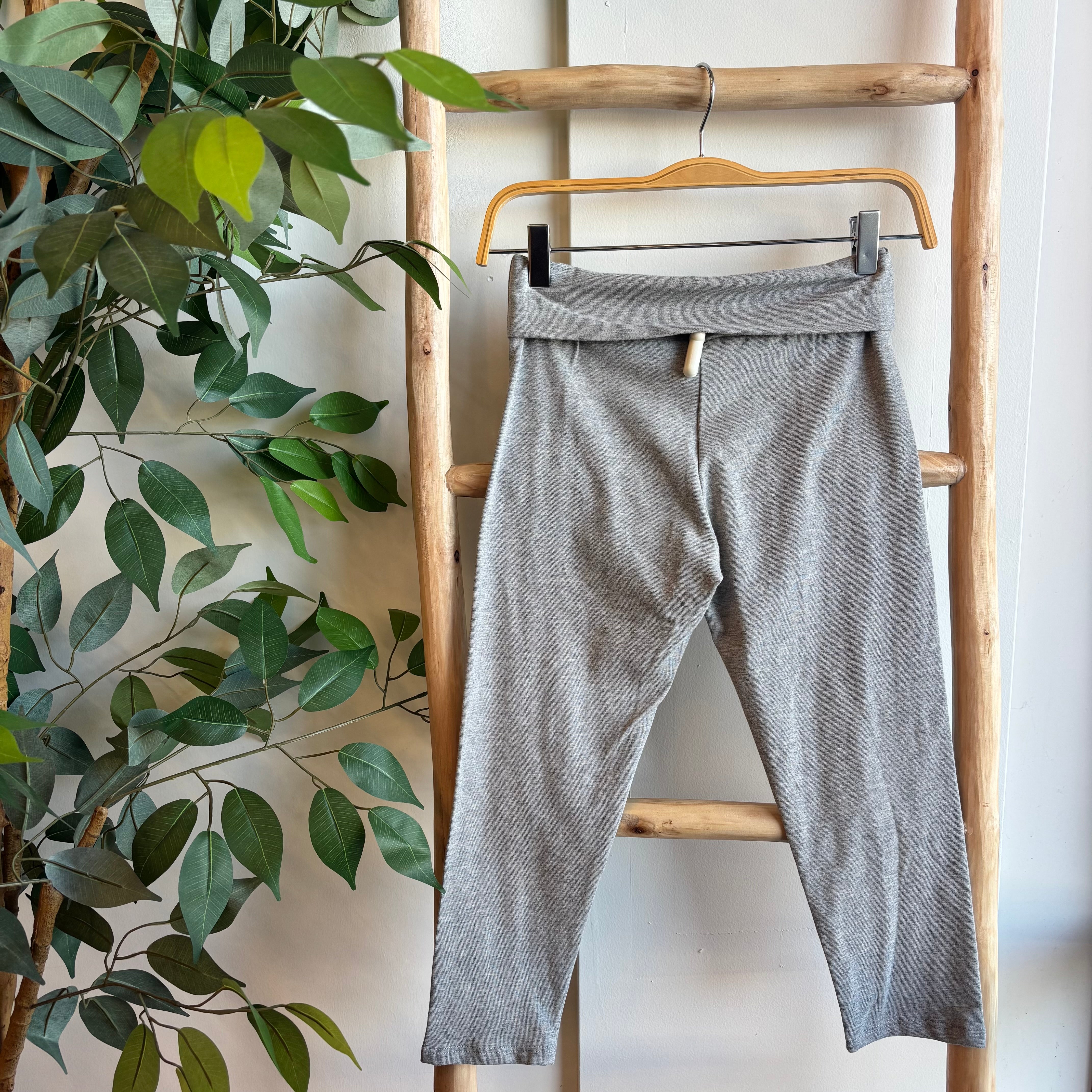 Hana Capri Leggings (H Grey)