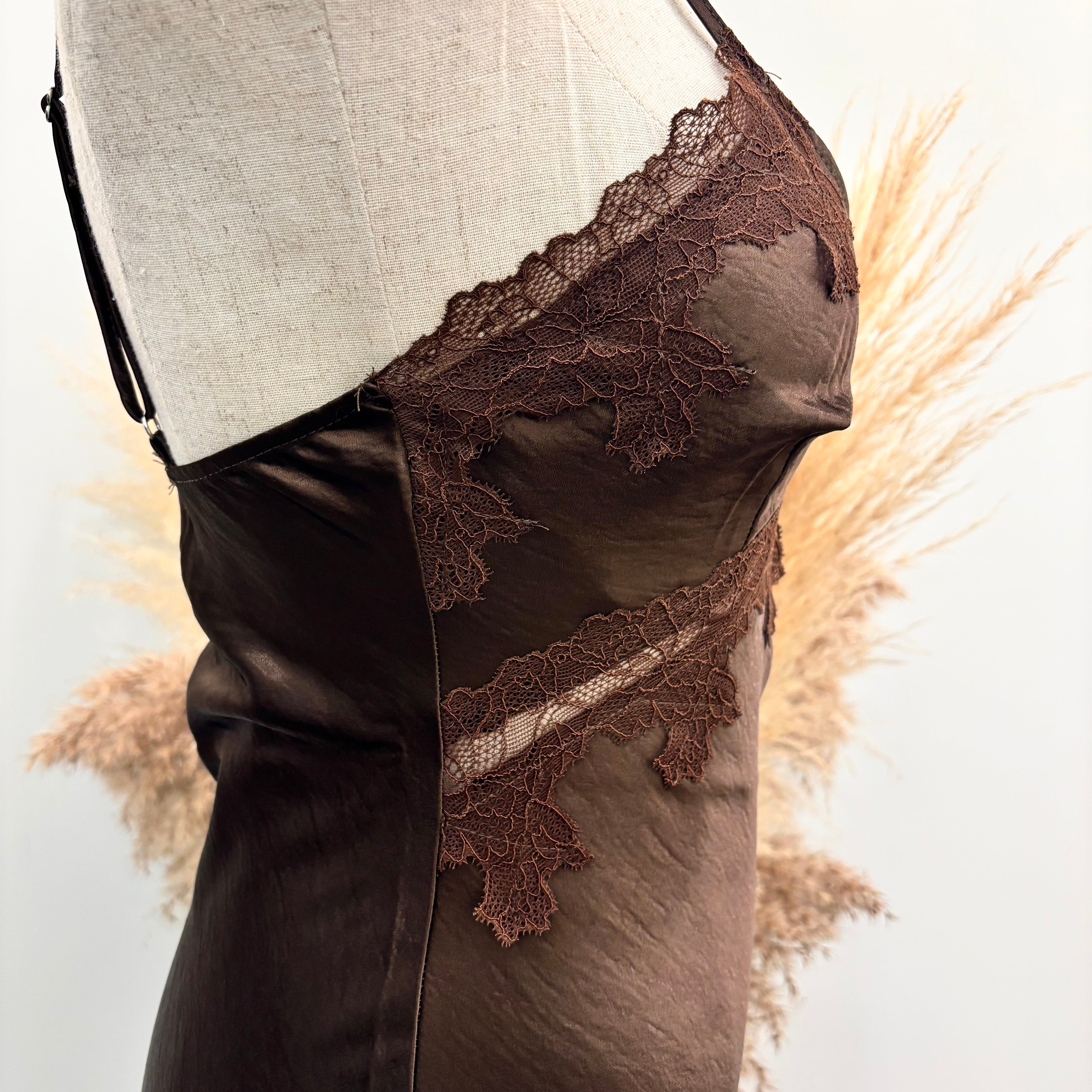 Carrie Slip (Brown)