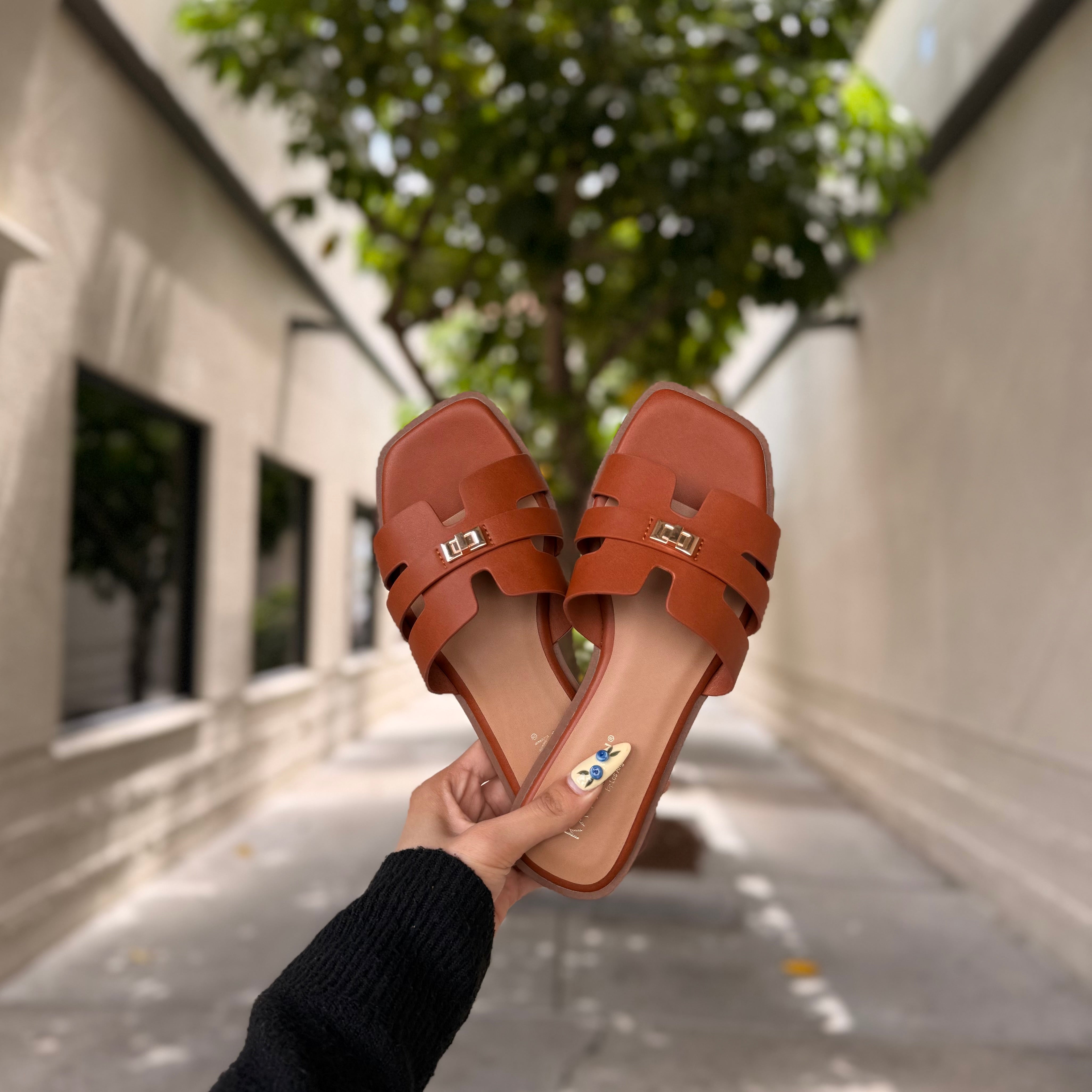 Aubrey Sandals (Camel)