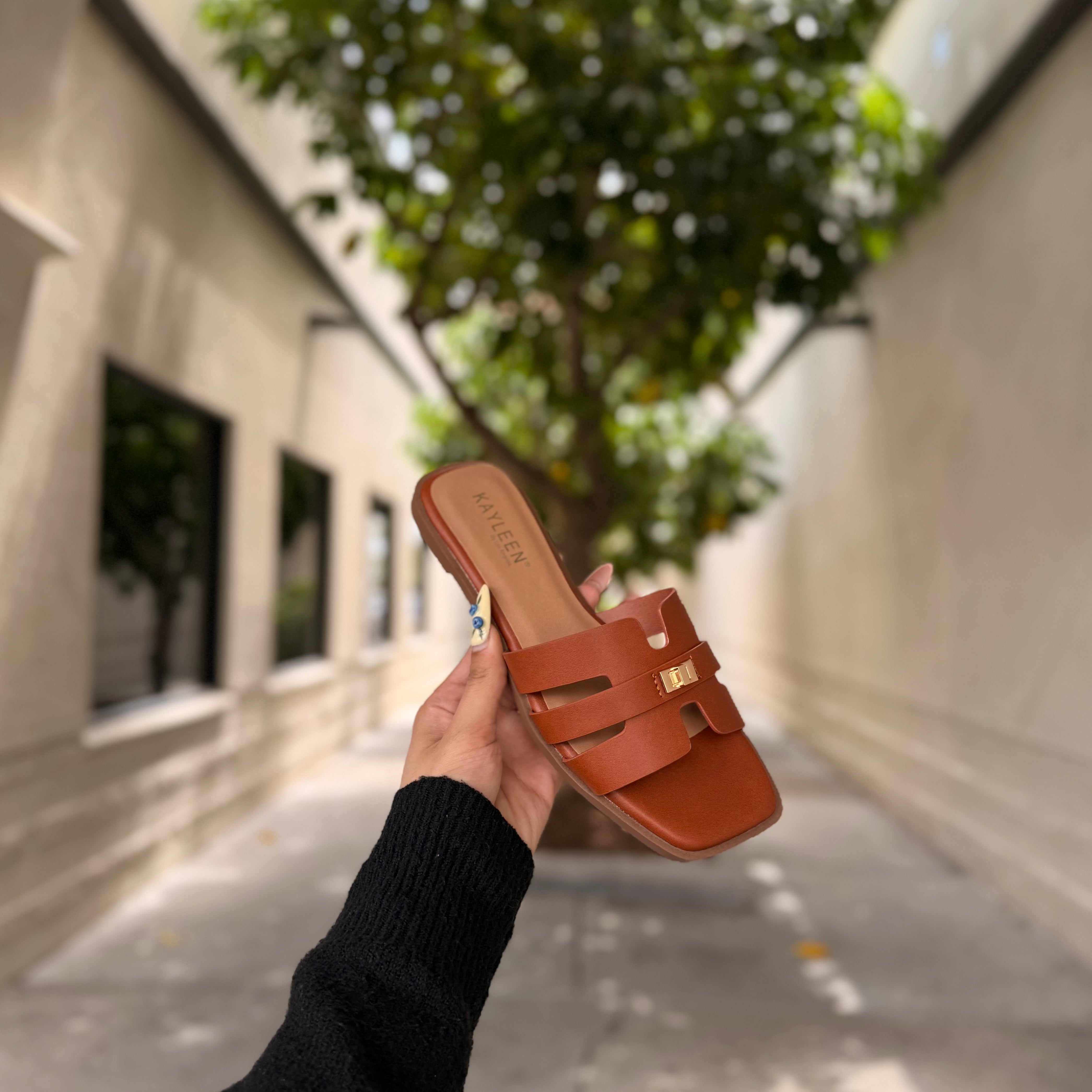 Aubrey Sandals (Camel)