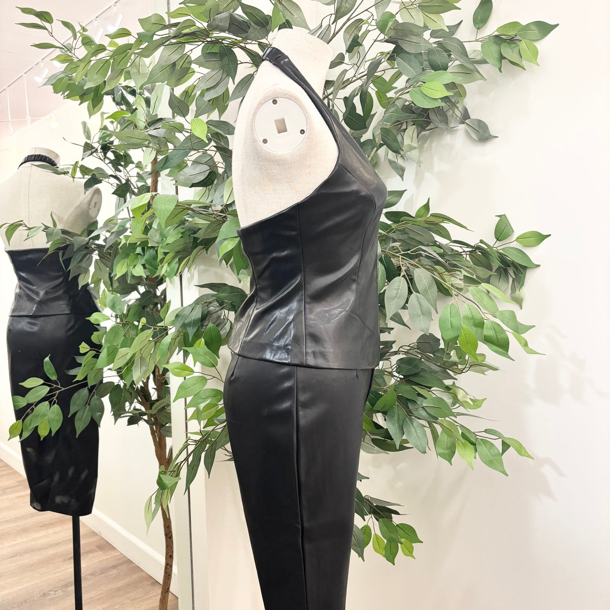 Italia Capri Pants (Black)