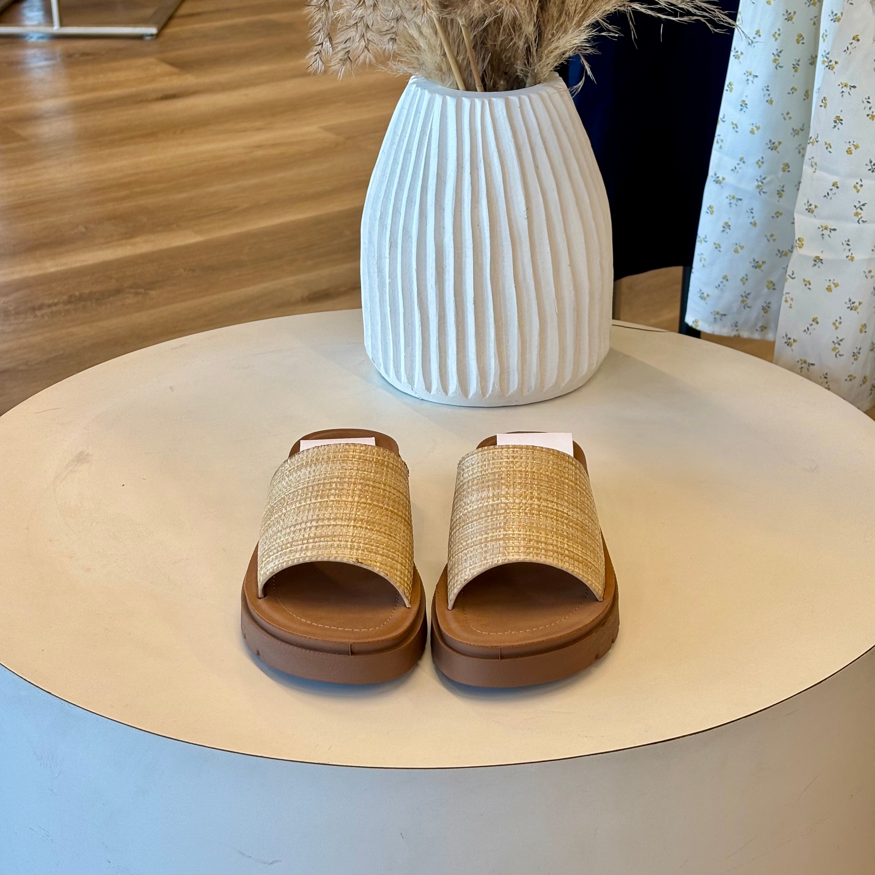 Daisy Sandals (Beige)