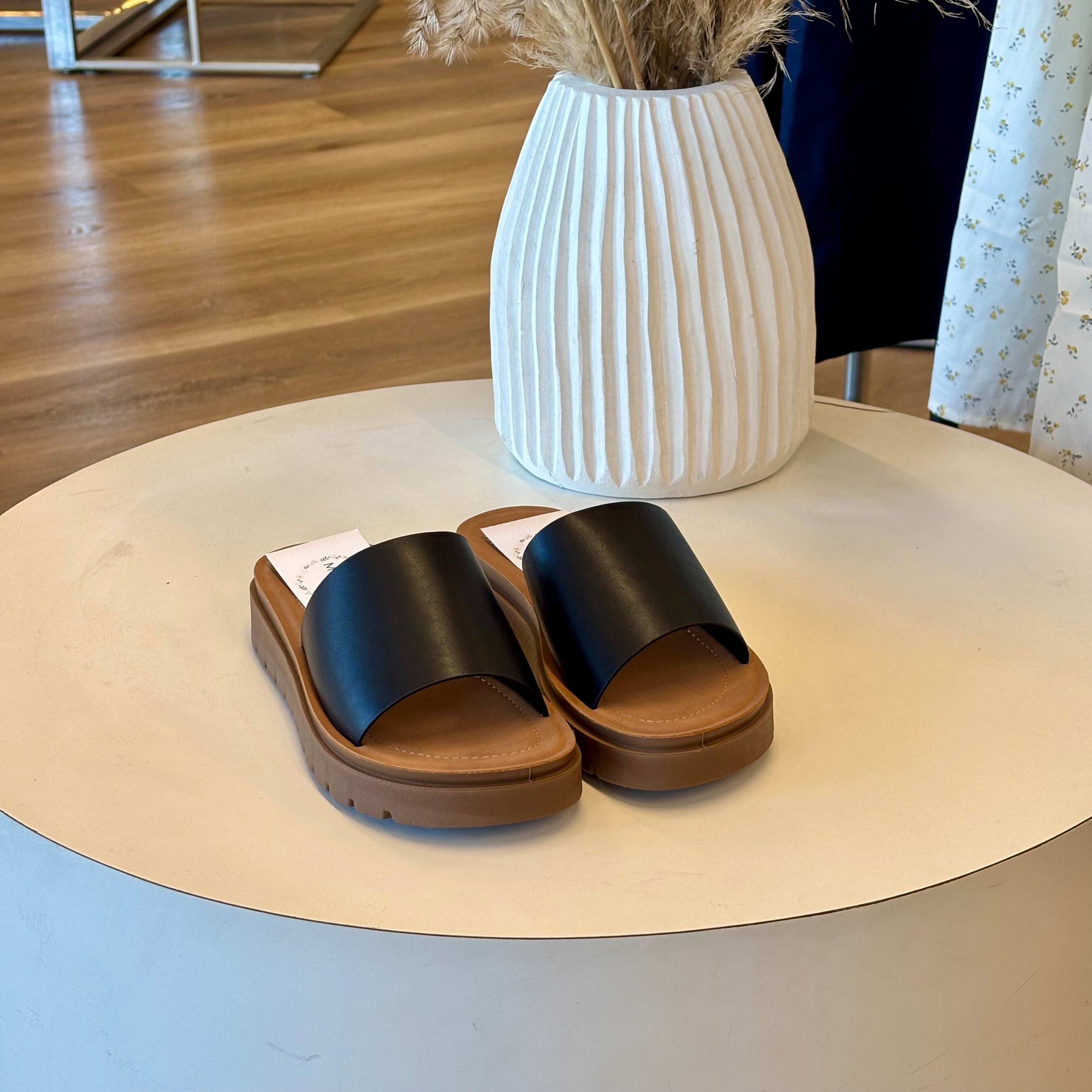 Daisy Sandals (Black)