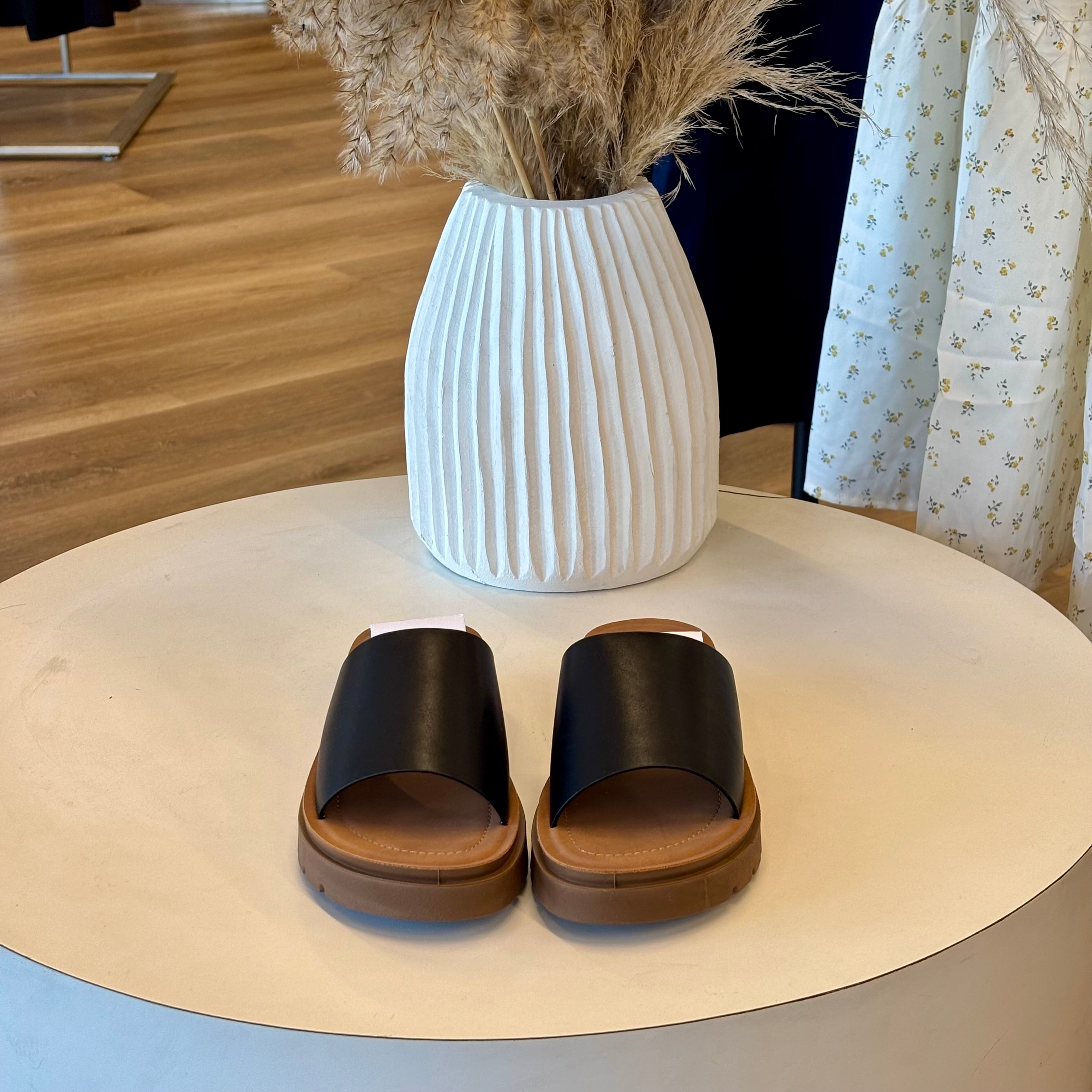 Daisy Sandals (Black)